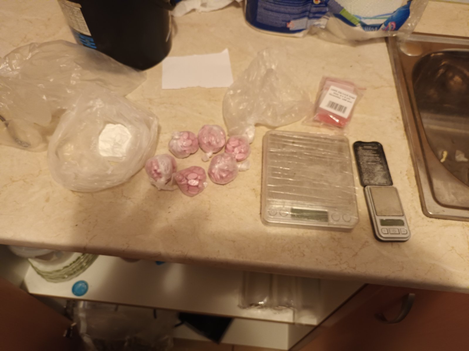 7 души задържани с голямо количество дрога във Варна (СНИМКИ)