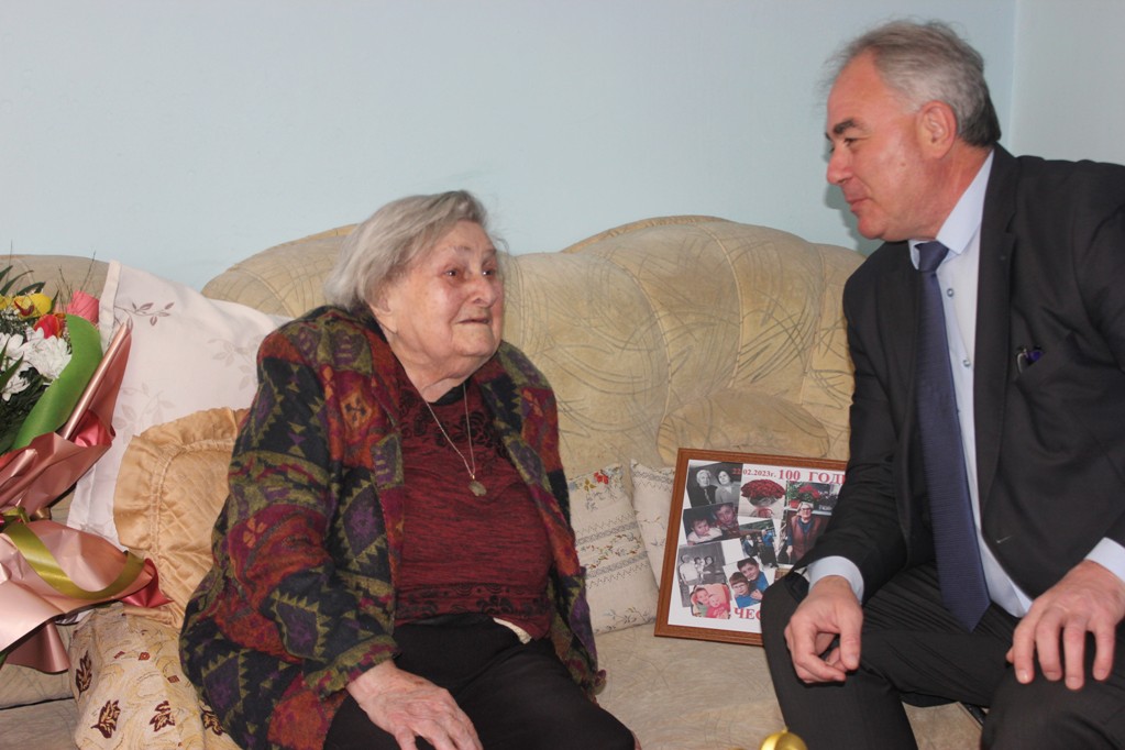 100-годишната плевенчанка Дамяна Гроздева: Важното е каква диря ще остави човек в живота си 