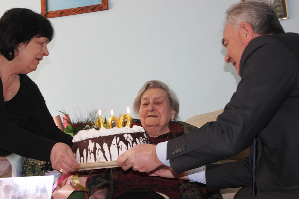 100-годишната плевенчанка Дамяна Гроздева: Важното е каква диря ще остави човек в живота си 