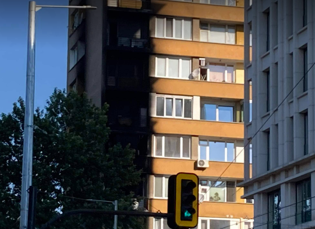 Пожар в столичния квартал „Иван Вазов“ (снимки)