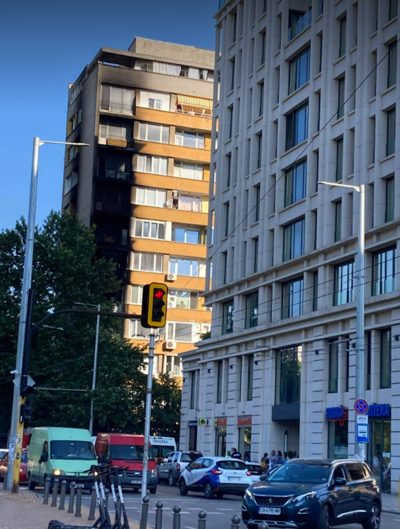 Пожар в столичния квартал „Иван Вазов“ (снимки)