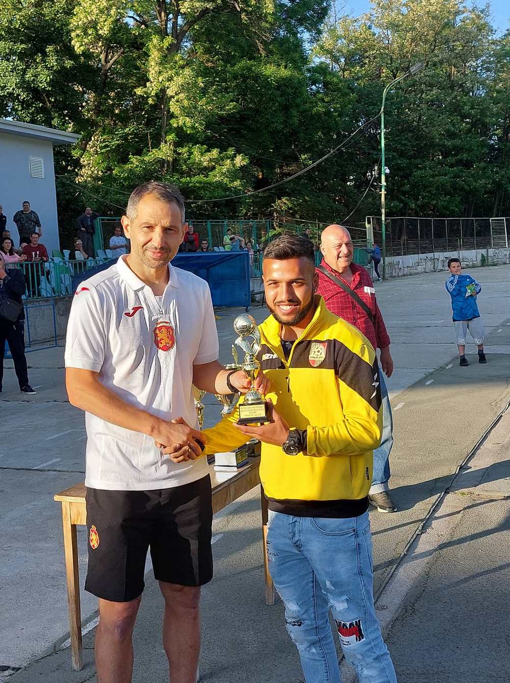 Струмска слава Търновлаг ликува като областен първенец