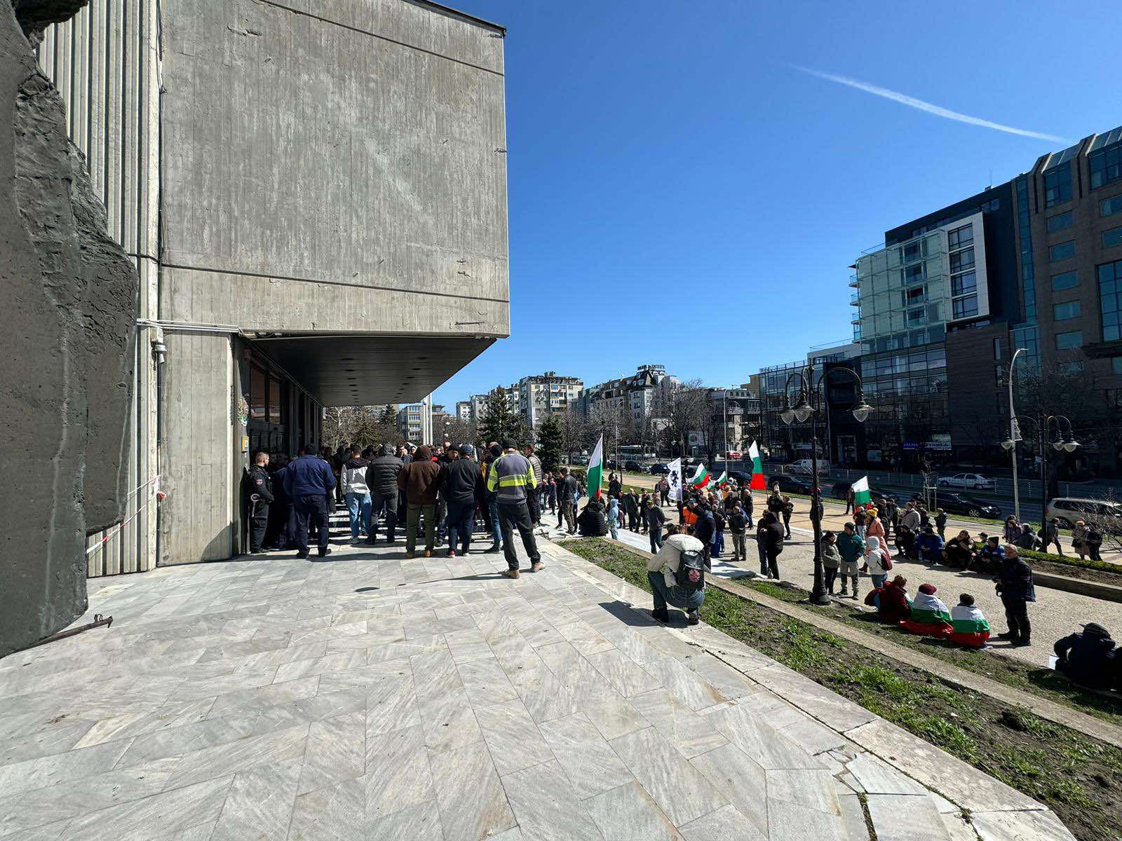 Коцев се срещна с протестиращи рибари, ще мисли за искана от тях оставка