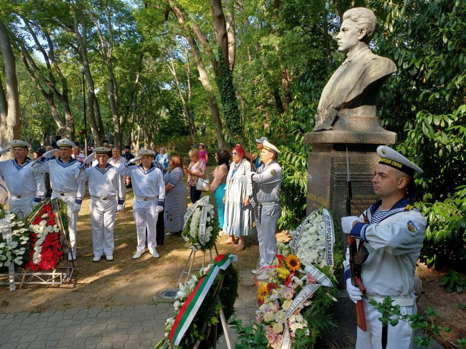 Варна почете рождението на Васил Левски (СНИМКИ)