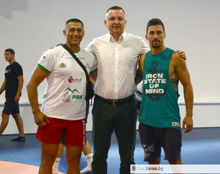 Откриха обновена зала по борба във Варна (СНИМКИ)