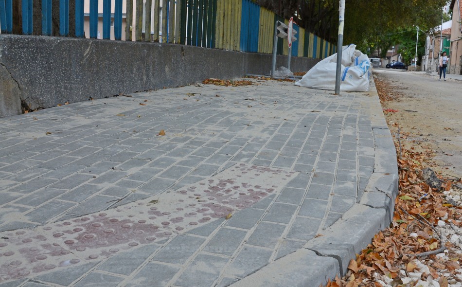 Ремонтират улици в центъра на Варна (СНИМКИ)