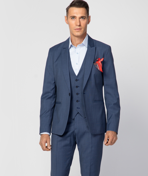  Вижте какви са трендовете в мъжката мода за балове 2025! 