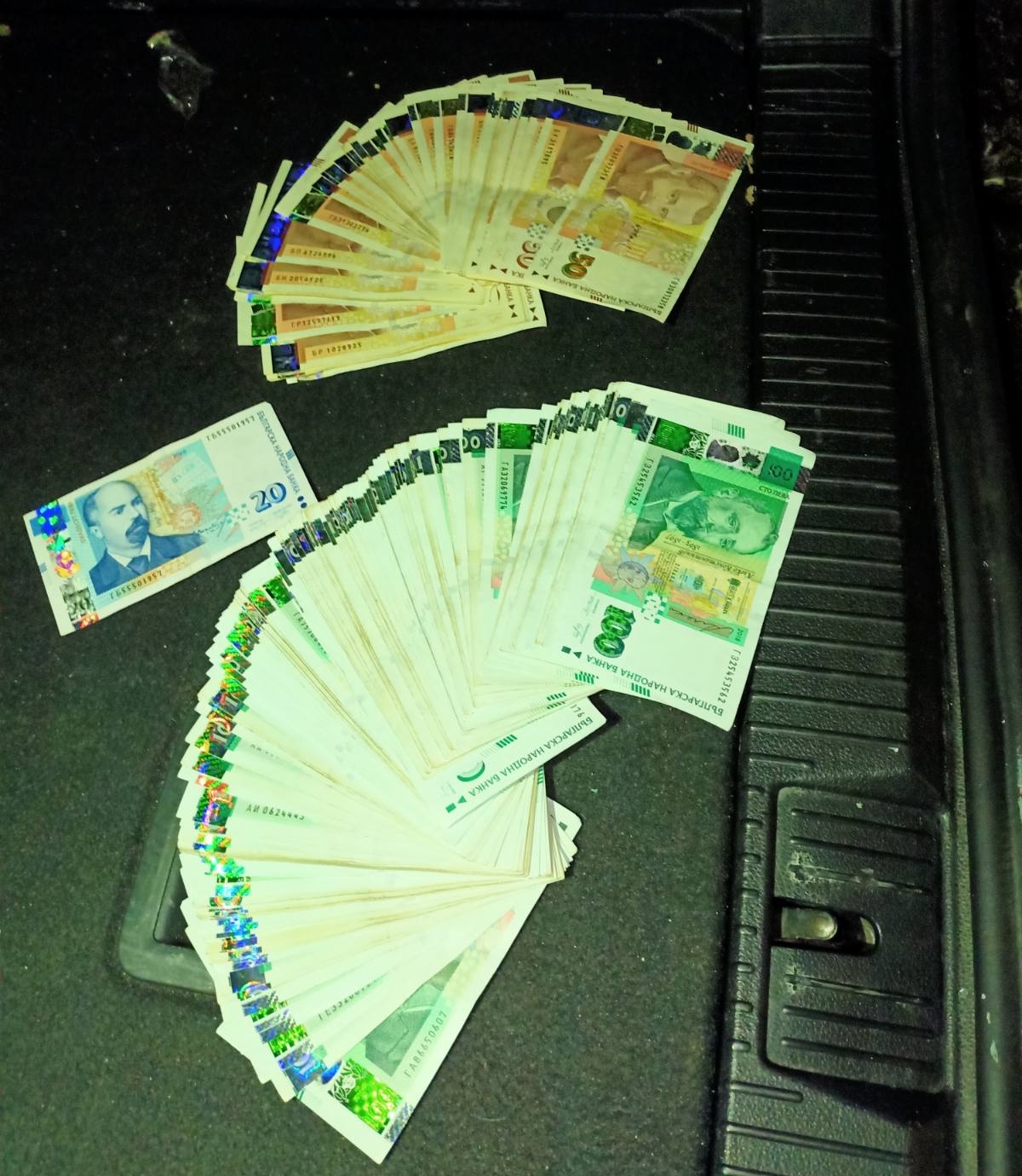 Спипаха братя с килограми дрога във Варна (СНИМКИ)