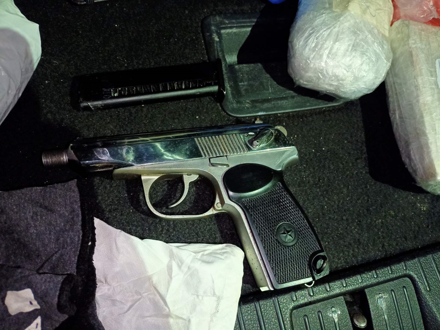 Задържан с над 3 кг дрога остава в ареста