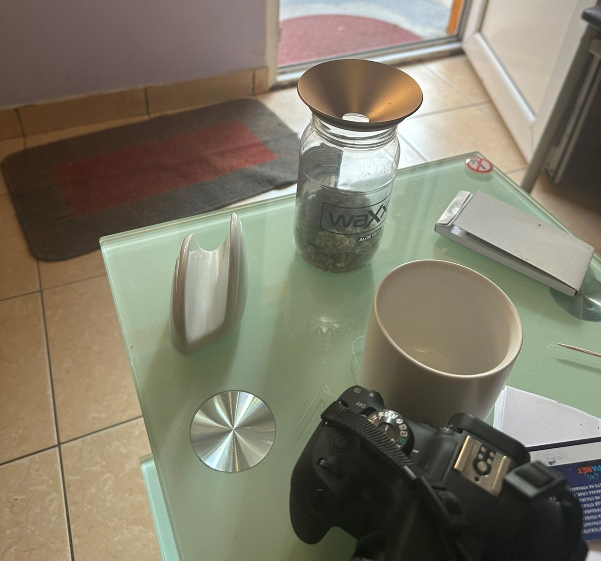 Разпространител на дрога е задържан по време на сделка