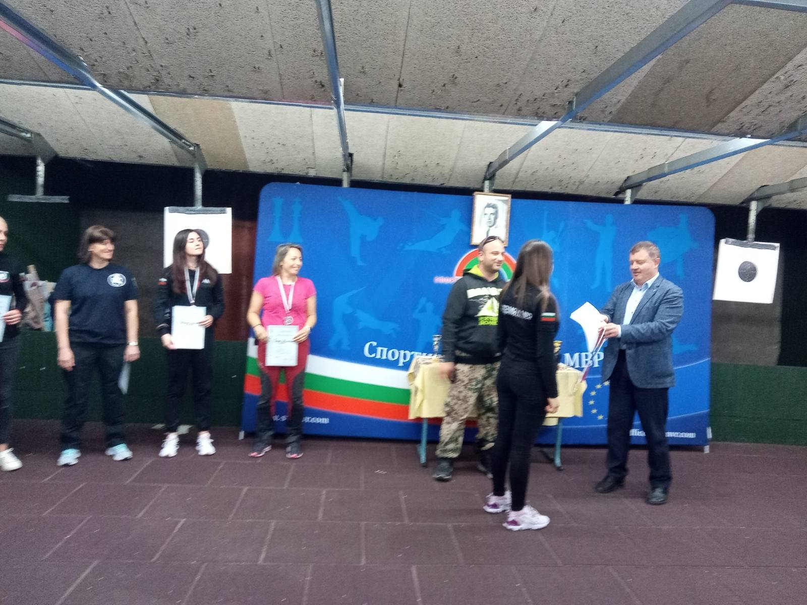 Купи и медали за плевенски полицаи в Републиканския турнир по стрелба с боен пистолет „Величко Величков“