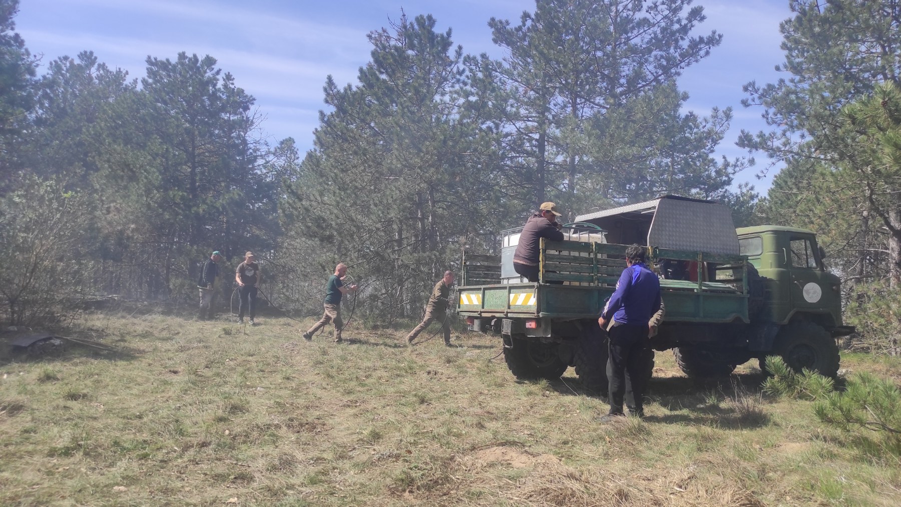 Пети ден пожар бушува край Девня (СНИМКИ)