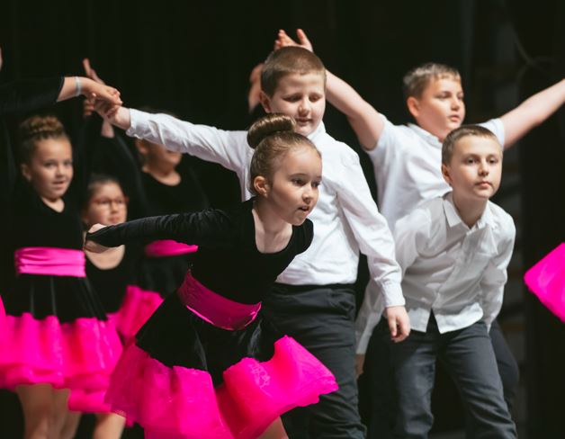 Мездра е домакин на Втория детски фестивал за естрадна, популярна и народна песен, хип-хоп, модерни и народни танци